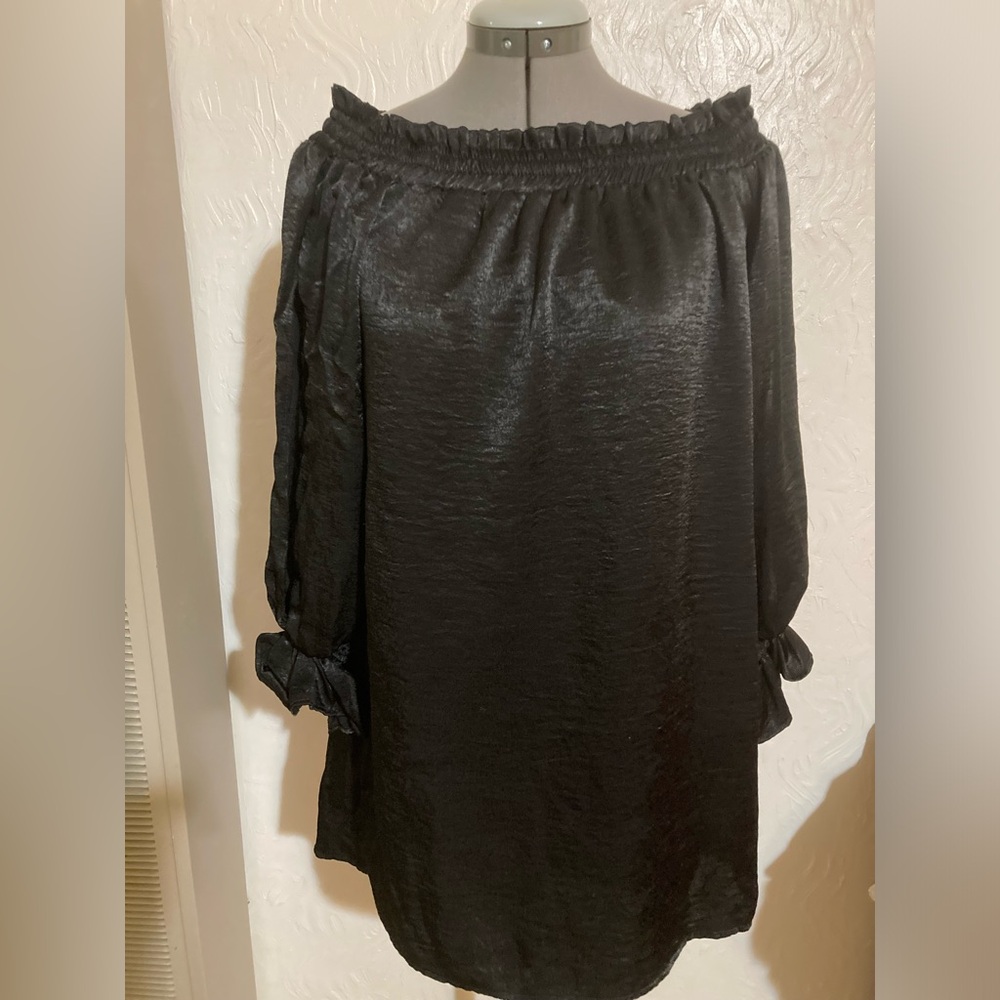 Wanderlust black textured satin off  shoulder slit ruffled sleeve mini dress S.